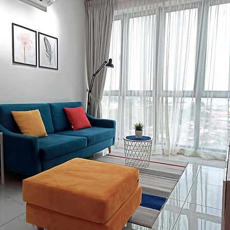Zulanie Suite Troika Residence: Golden Triangle Oasis with Pool Kota Bharu Exterior photo