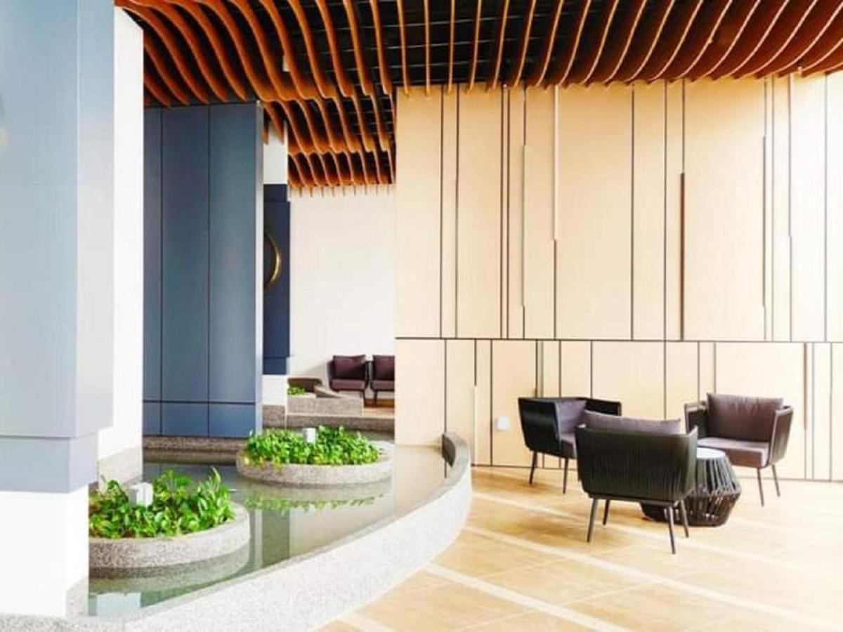 Zulanie Suite Troika Residence: Golden Triangle Oasis with Pool Kota Bharu Exterior photo