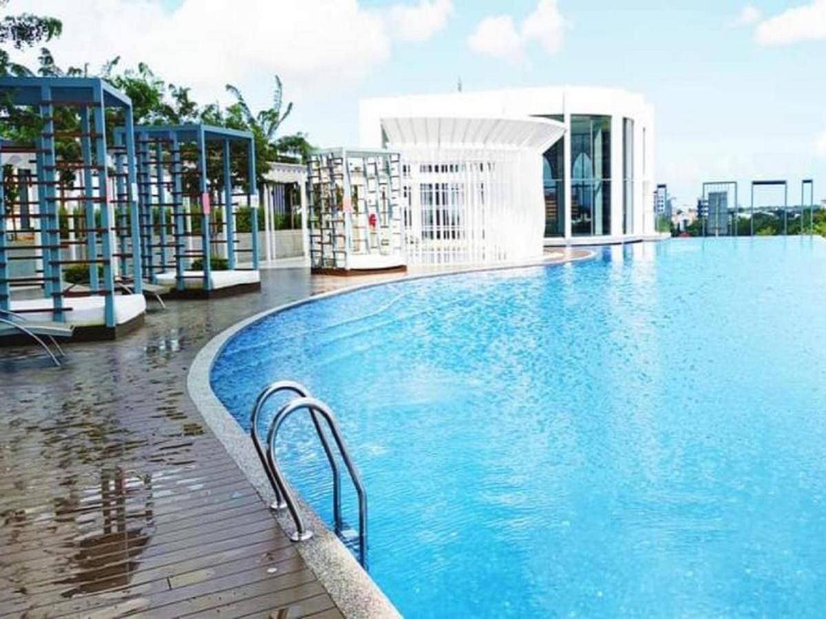 Zulanie Suite Troika Residence: Golden Triangle Oasis with Pool Kota Bharu Exterior photo