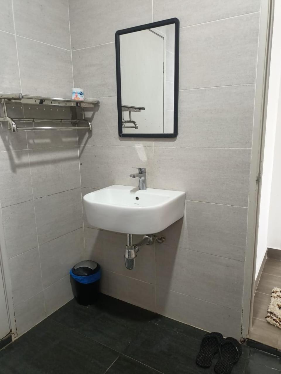 Zulanie Suite Troika Residence: Golden Triangle Oasis with Pool Kota Bharu Room photo